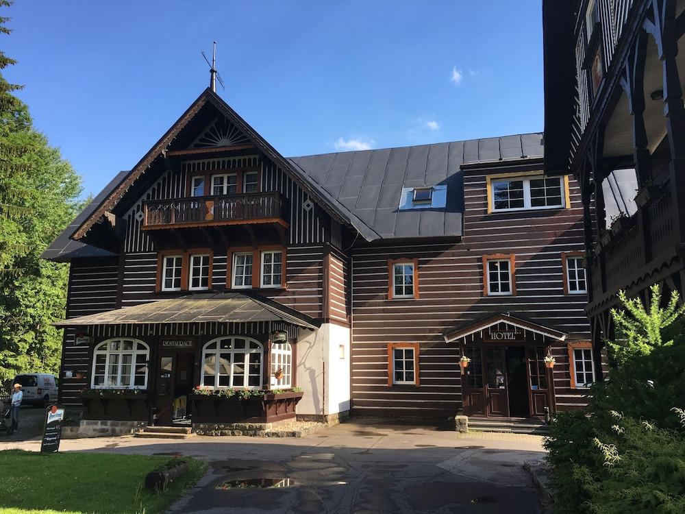Hotel Tri Ruze Špindlerŭv Mlýn Eksteriør bilde