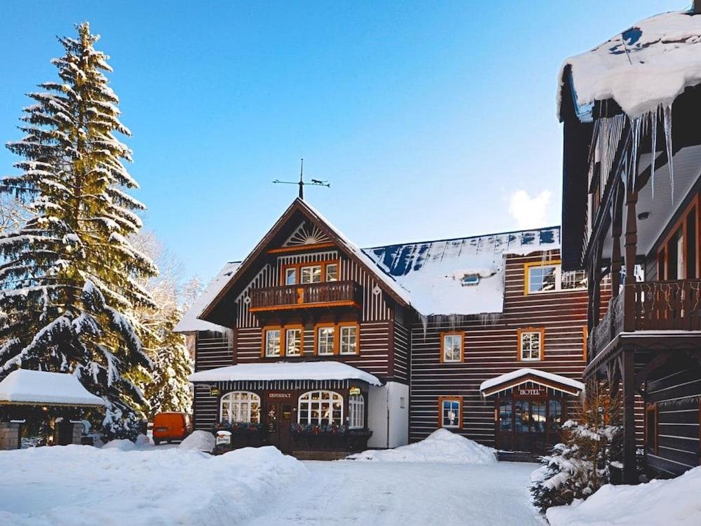 Hotel Tri Ruze Špindlerŭv Mlýn Eksteriør bilde
