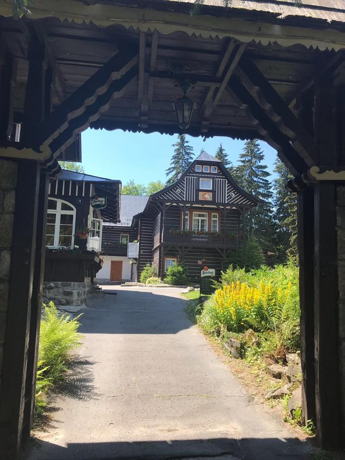 Hotel Tri Ruze Špindlerŭv Mlýn Eksteriør bilde